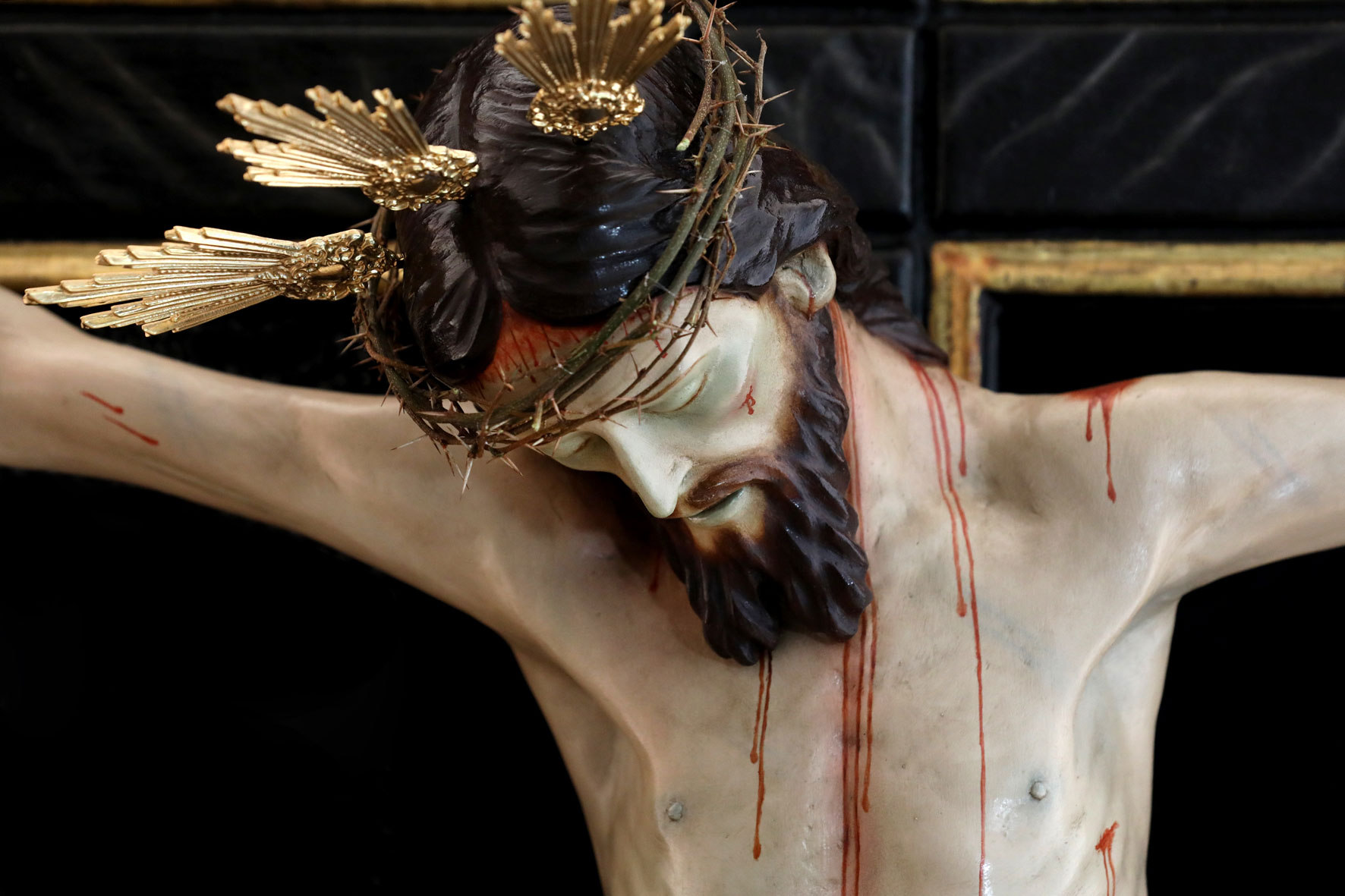 Foto primer plano del Cristo de la Capilla del Cementerio de San Miguel